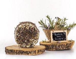 Queso de cabra a las finas hierbas de Sierra Nevada en Mesón Haraiçel