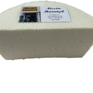 Queso semicurado de oveja curado en cueva en Mesón Haraiçel