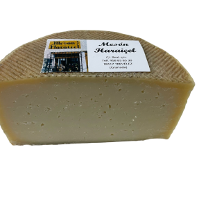 Queso viejo de oveja curado en cueva en Mesón Haraiçel